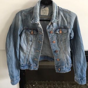 ✌🏽2 for $30/ Crop Denim Jacket